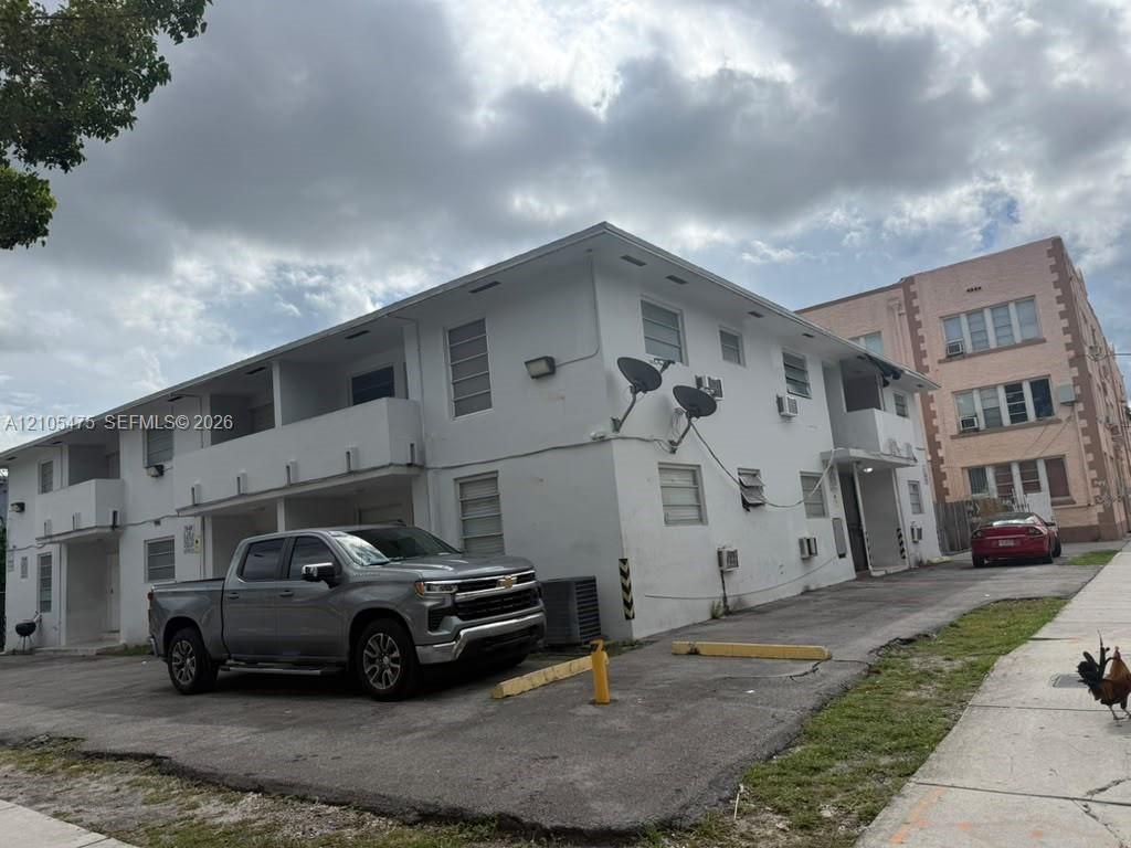 990 SW 4th St , Unit 8, Miami, FL 33130 Photo