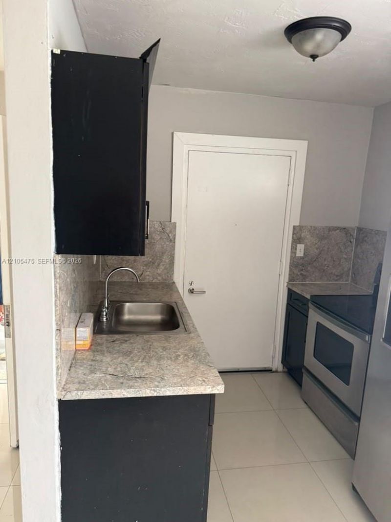 990 SW 4th St , Unit 8, Miami, FL 33130 Photo
