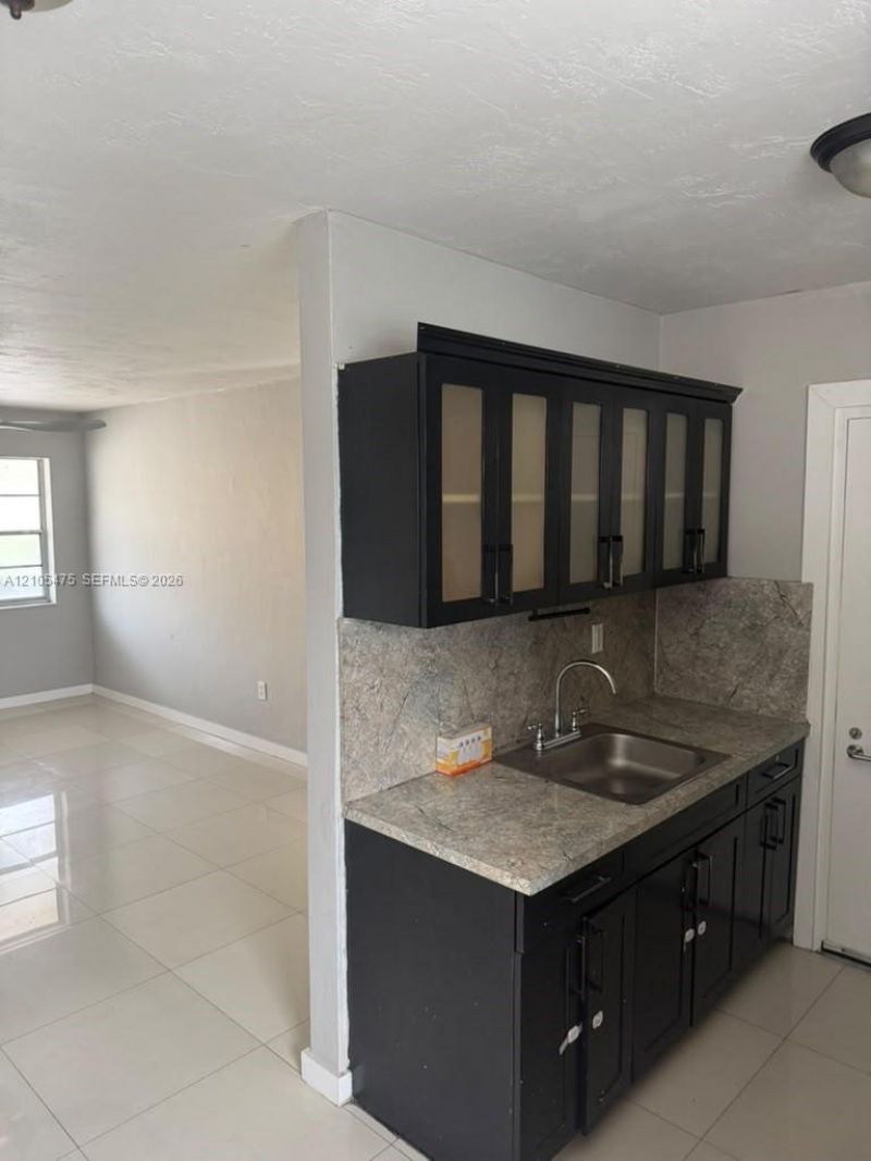 990 SW 4th St , Unit 8, Miami, FL 33130 Photo