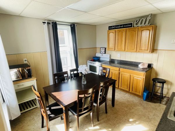 192 Beech St, Unit 2, Holyoke, MA 01040