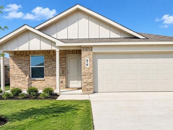 916 Prestonwood Lane, Keene, TX 76031