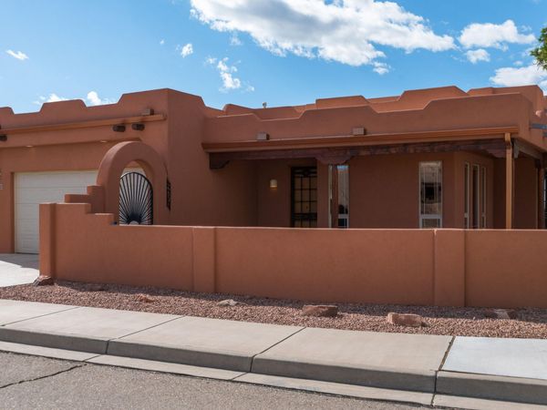 2203 Calle De Silverio SW, Los Lunas, NM 87031