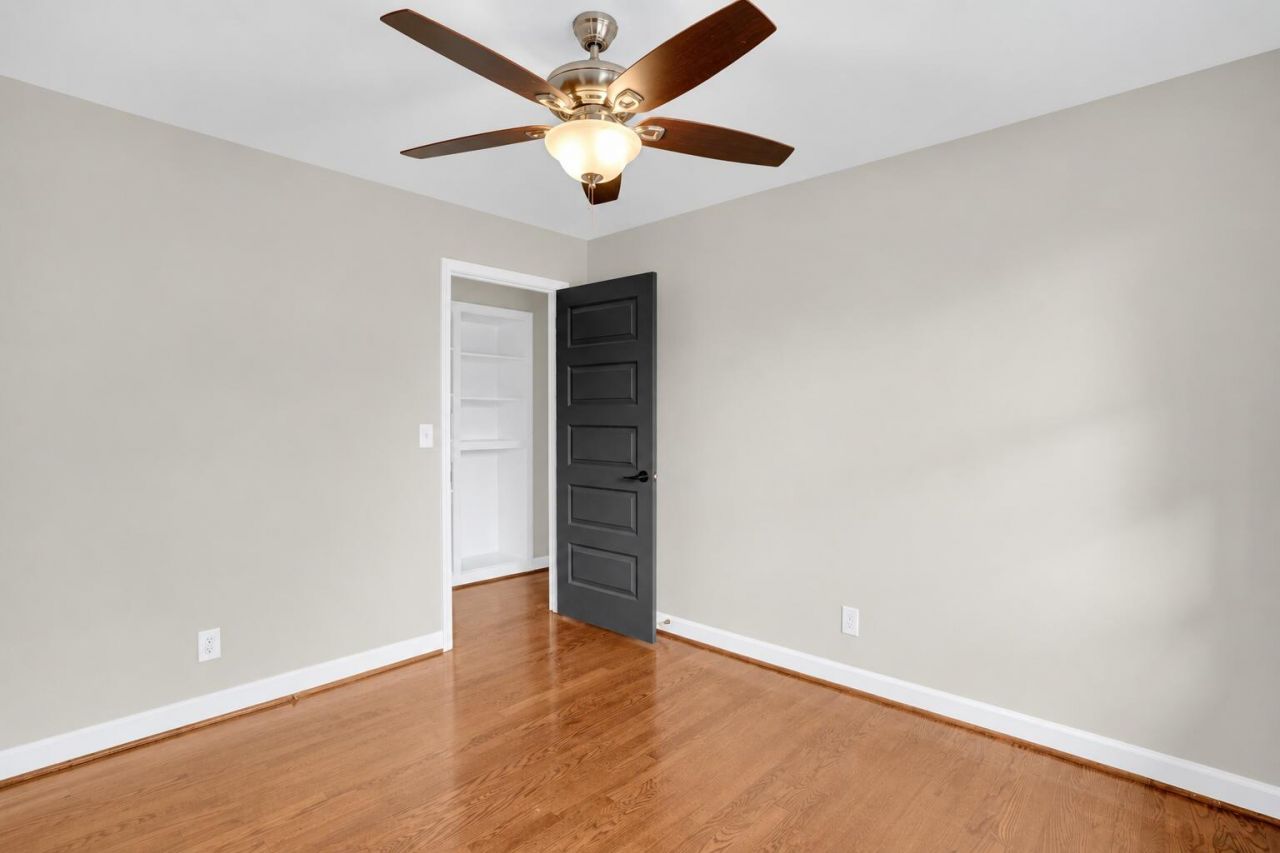 955 Laurie Lane Photo 24