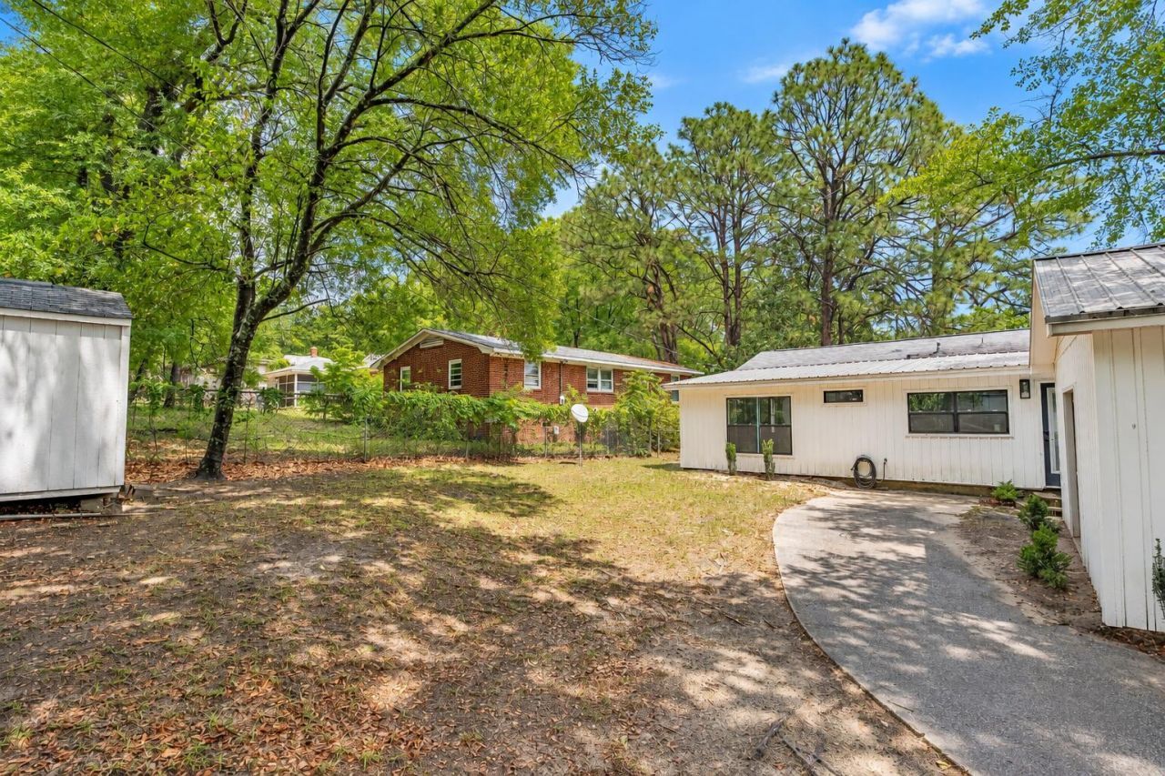 955 Laurie Lane Photo 32