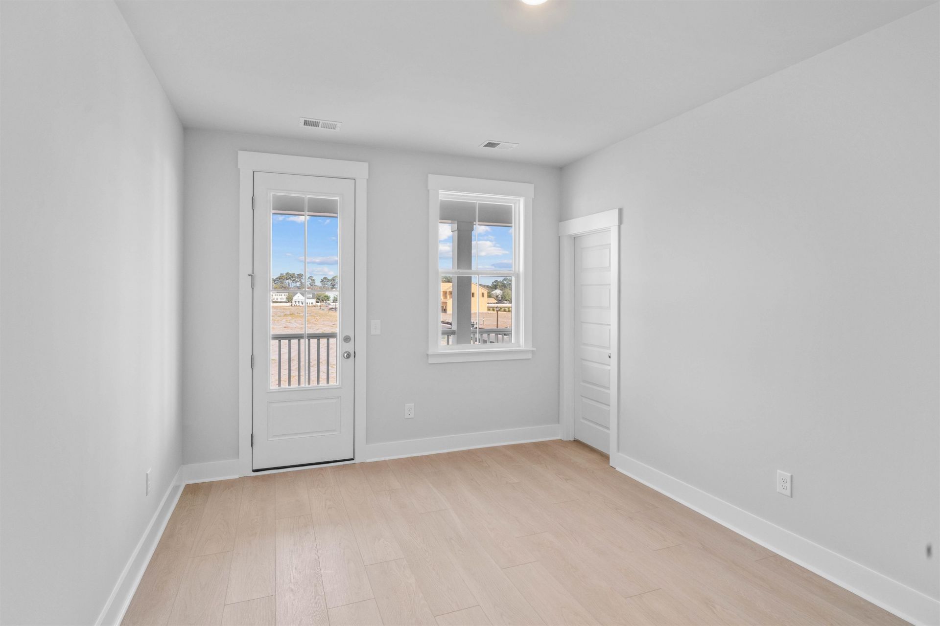 240 Atlantic Breeze St.  Photo 6
