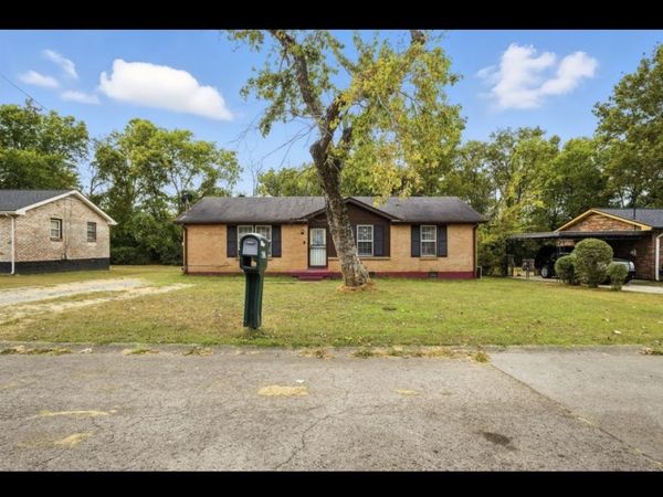 621 Baldwin Ct , Nashville, TN 37207