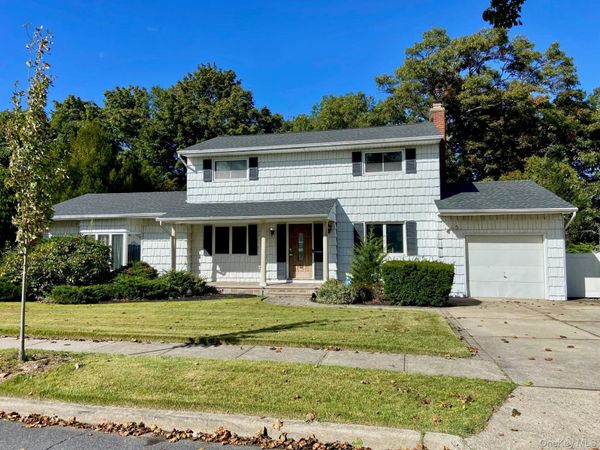 21 Shelton Court, Commack, NY 11725