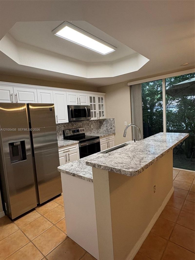 620 SW 107th Ave, Unit 702, Pembroke Pines, FL 33025 Photo