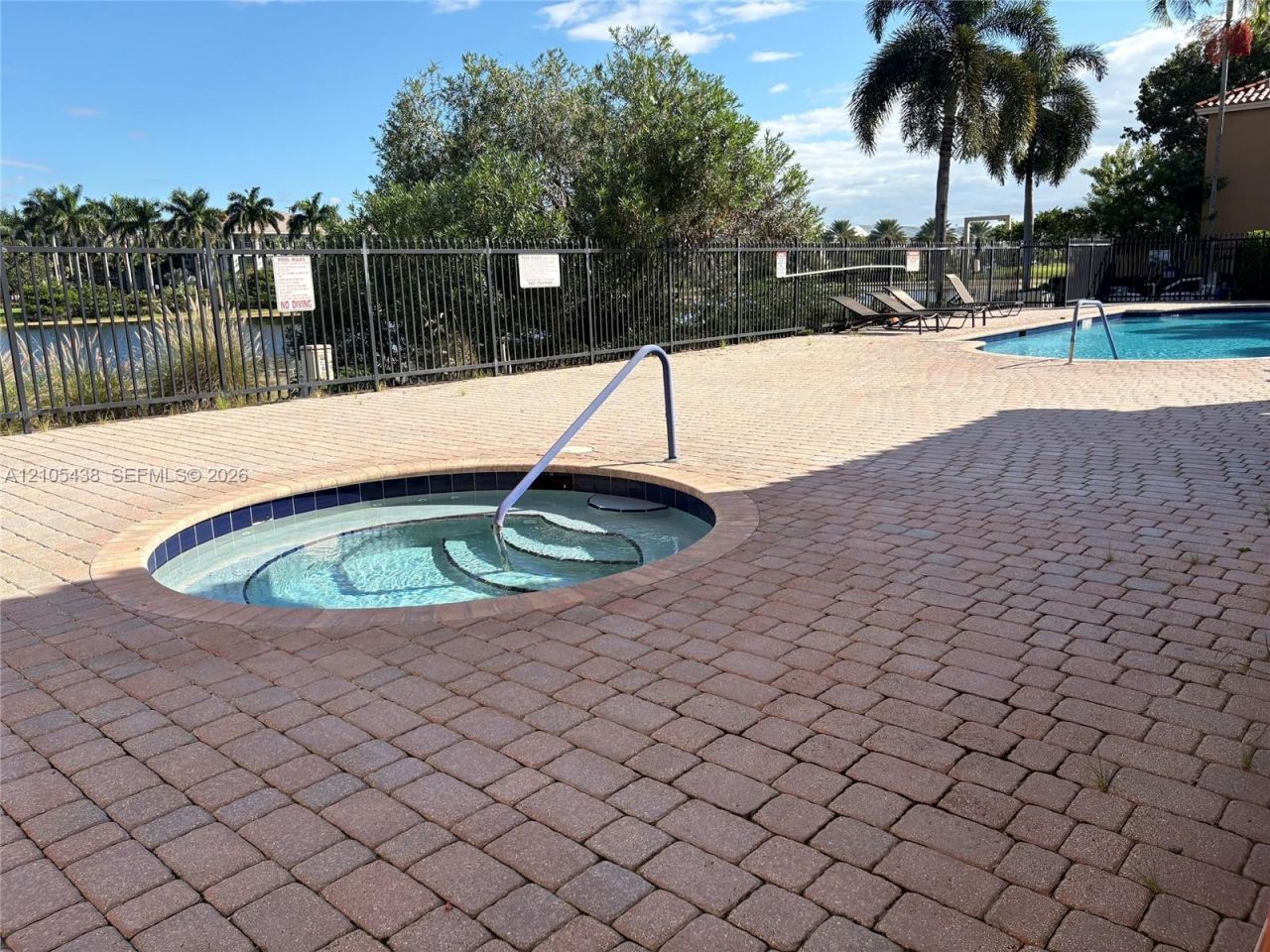 620 SW 107th Ave, Unit 702, Pembroke Pines, FL 33025 Photo