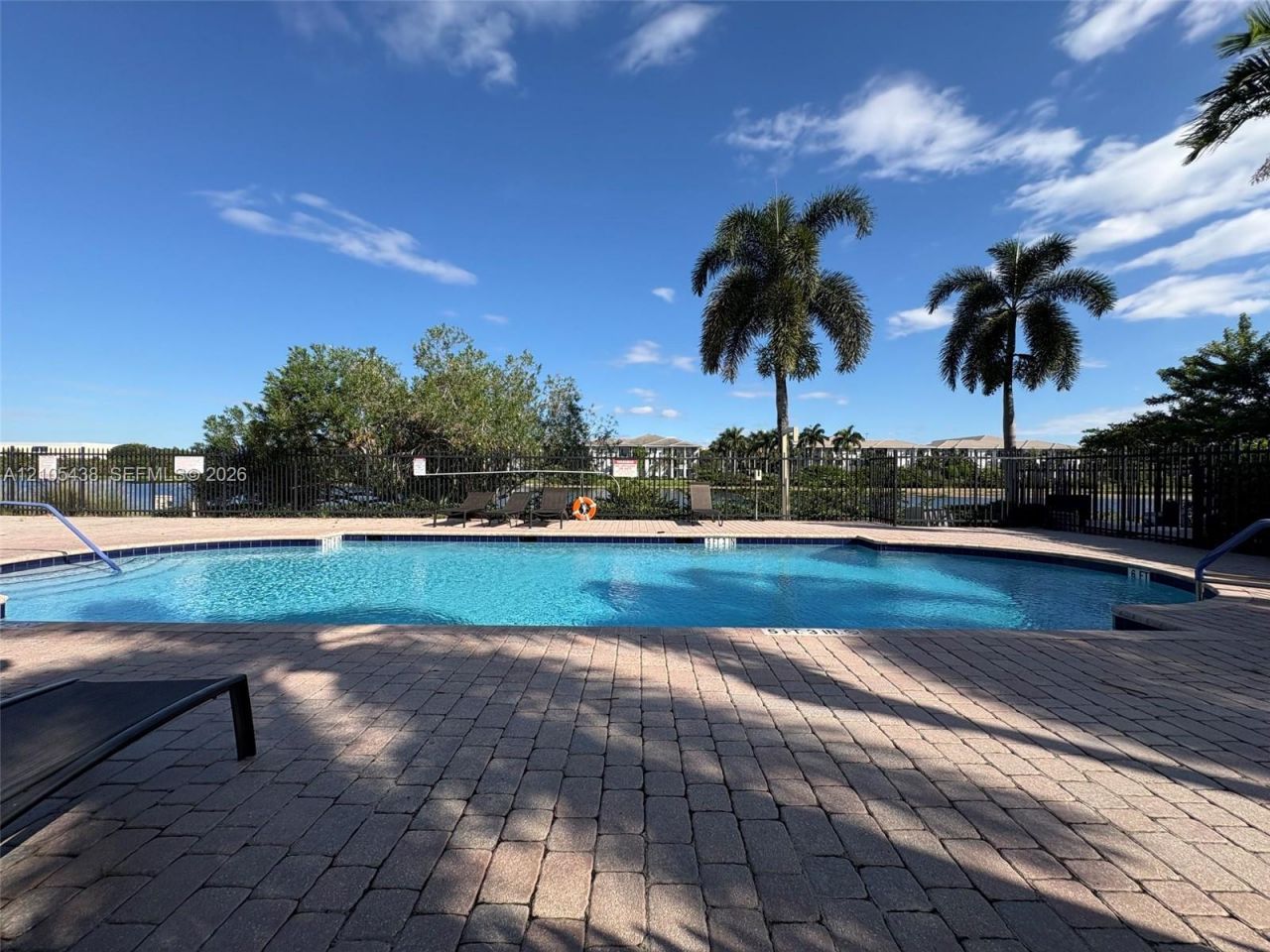620 SW 107th Ave, Unit 702, Pembroke Pines, FL 33025 Photo