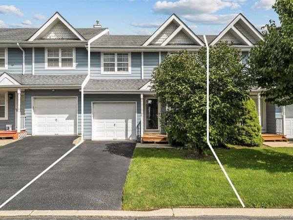 5 Spruce Lane , Central Islip, NY 11722