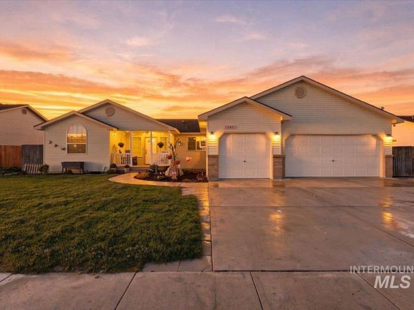 1045 SW Julia Street, Mountain Home, ID 83647