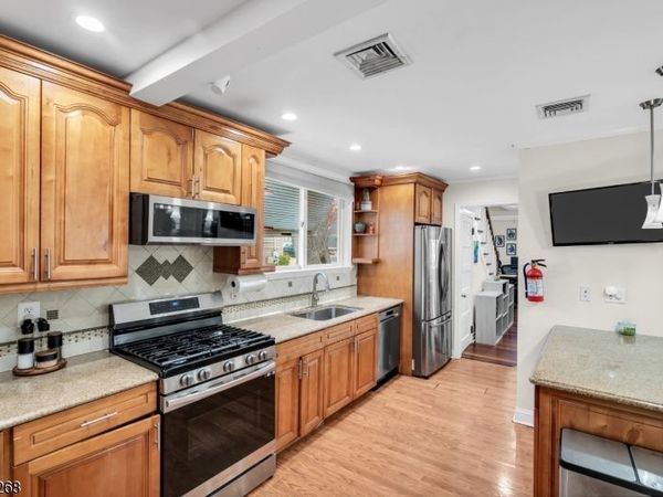 18 Belle Terre Rd, West Orange, NJ 07052