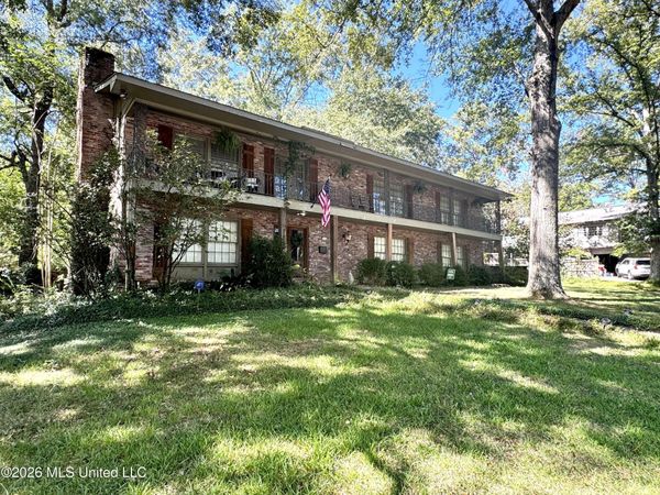 4433 Deer Creek Drive, Jackson, MS 39211