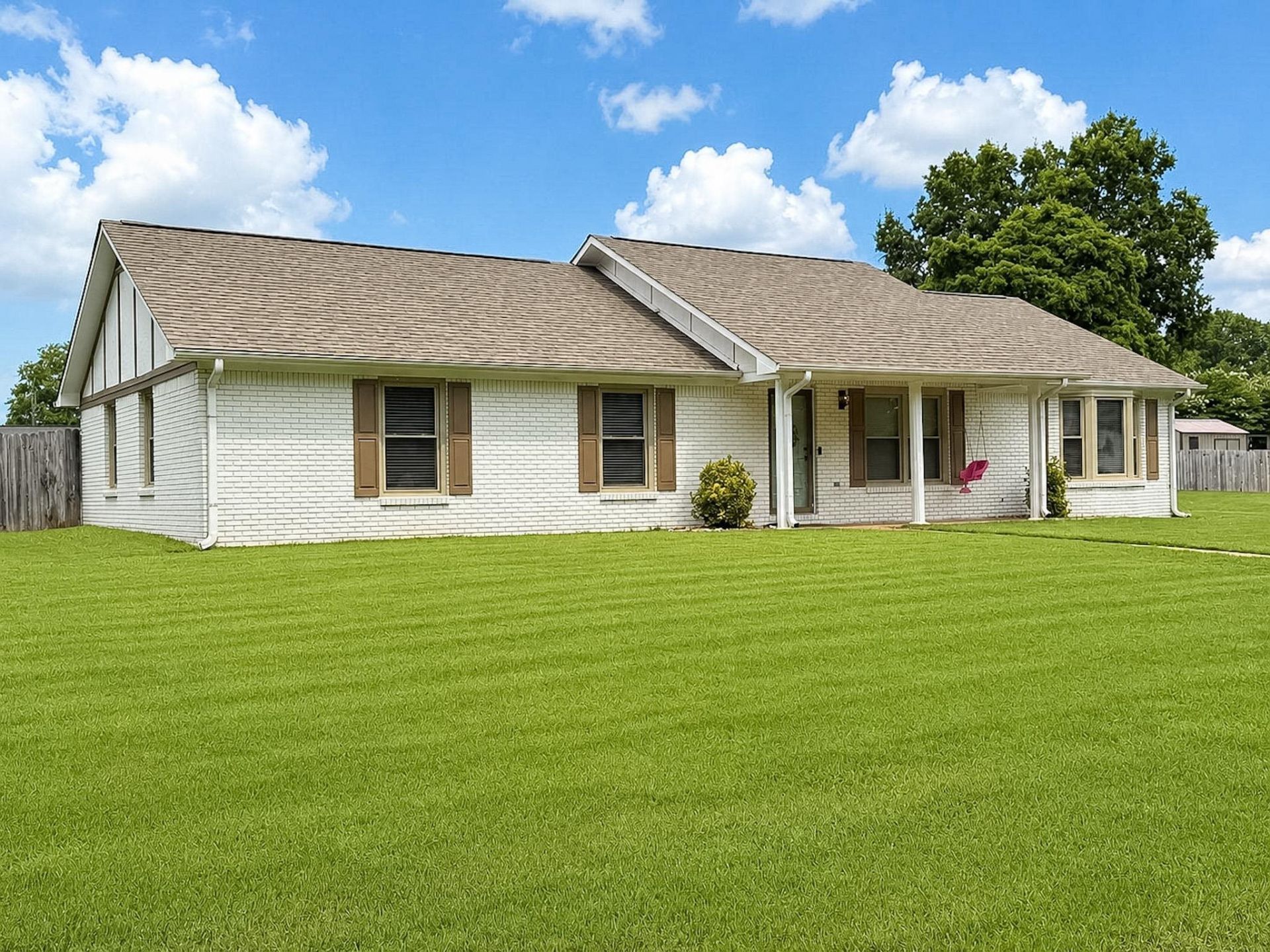 133 Oak Hill Dr, Florence, AL 35633 Main Photo