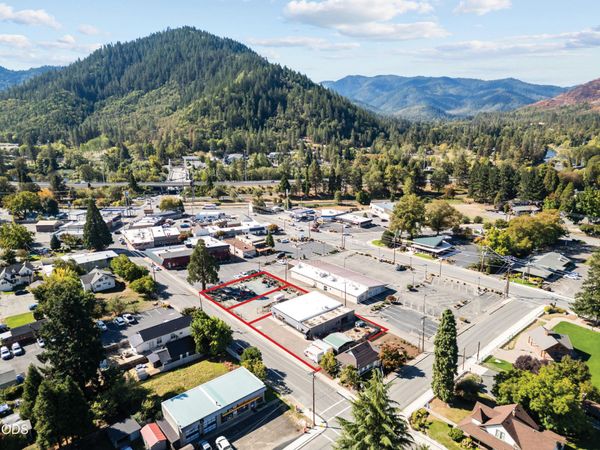 127 Oak Street, Rogue River, OR 97537