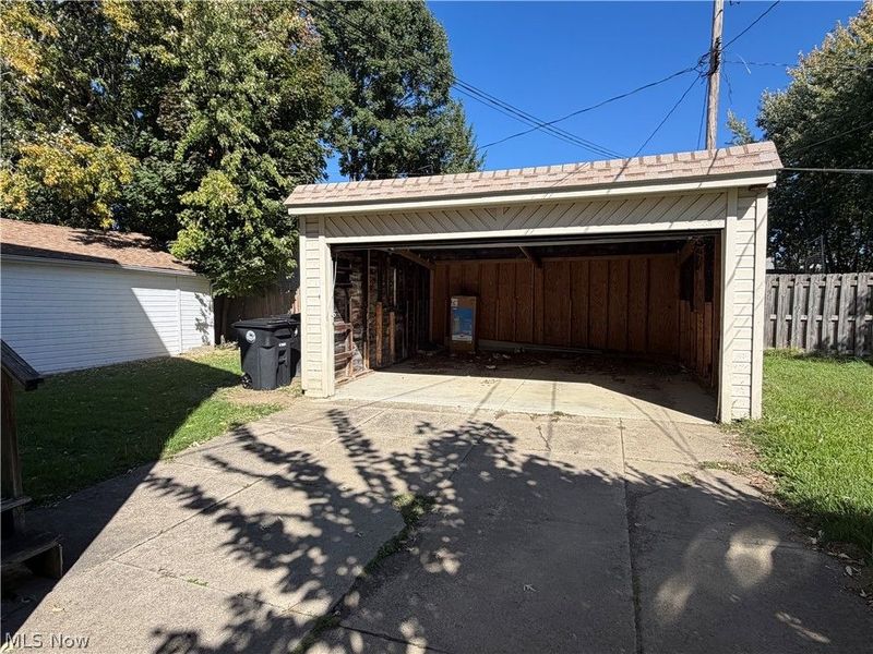 18007 Harland Avenue, Cleveland, OH 44119 Photo 28