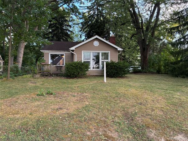 8059 Flagstaff Street, Commerce Township, Mi 48382