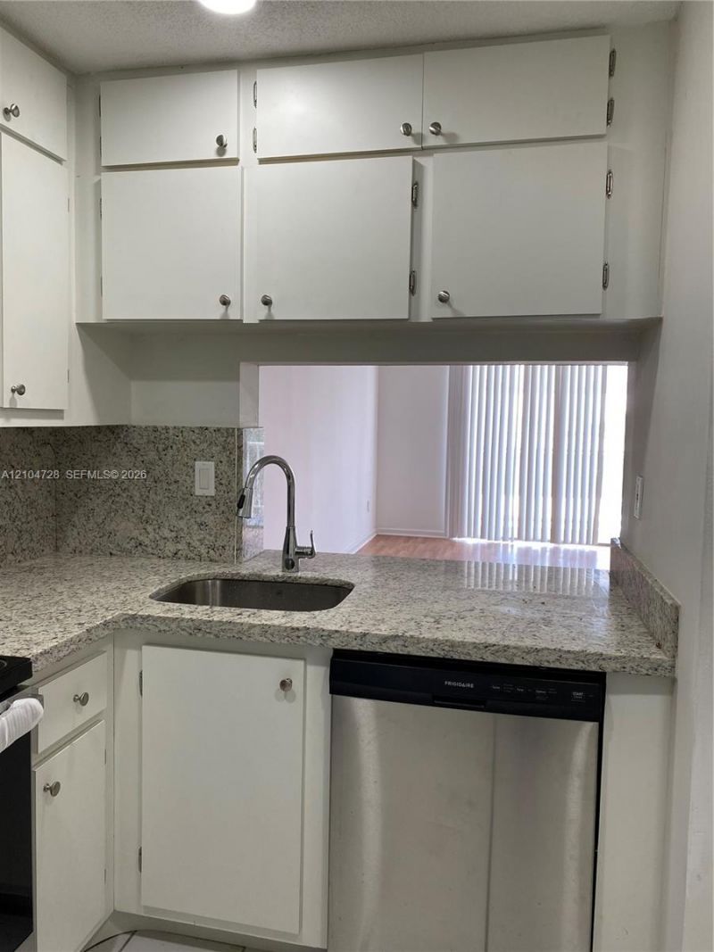 486 NW 165th St Rd , Unit B-307, Miami, FL 33169 Photo