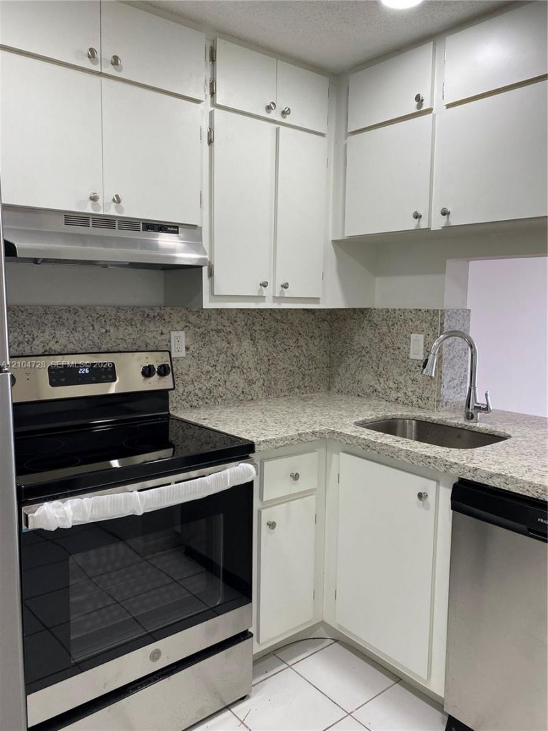486 NW 165th St Rd , Unit B-307, Miami, FL 33169 Photo