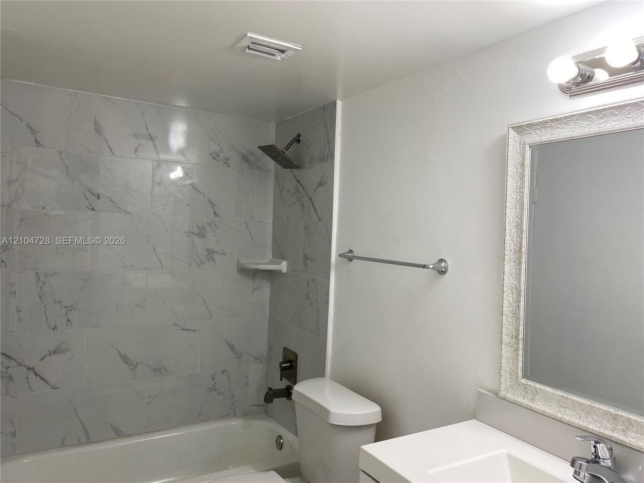 486 NW 165th St Rd , Unit B-307, Miami, FL 33169 Photo