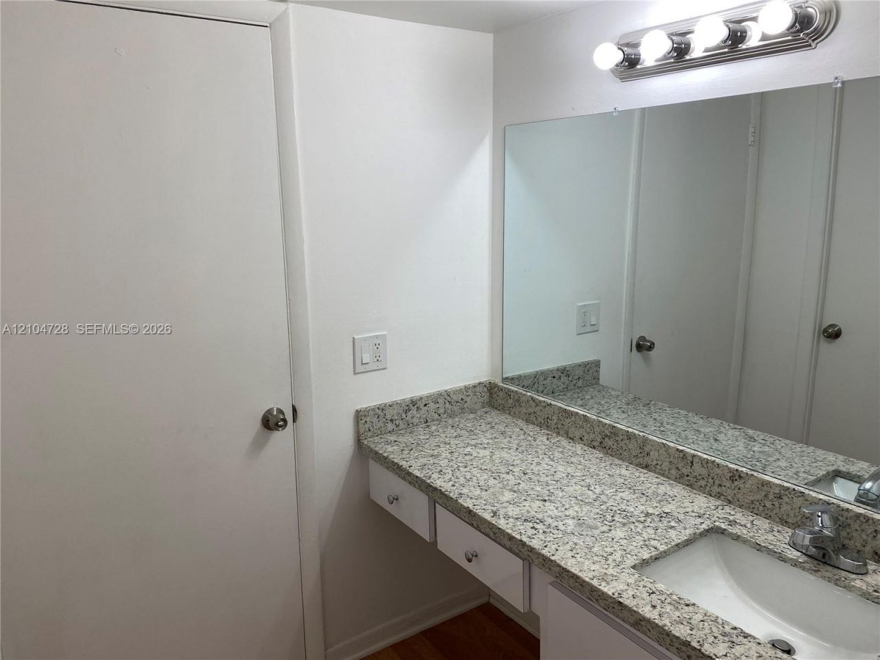 486 NW 165th St Rd , Unit B-307, Miami, FL 33169 Photo
