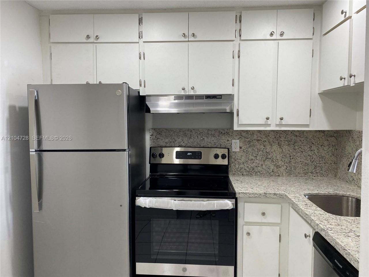 486 NW 165th St Rd , Unit B-307, Miami, FL 33169 Photo