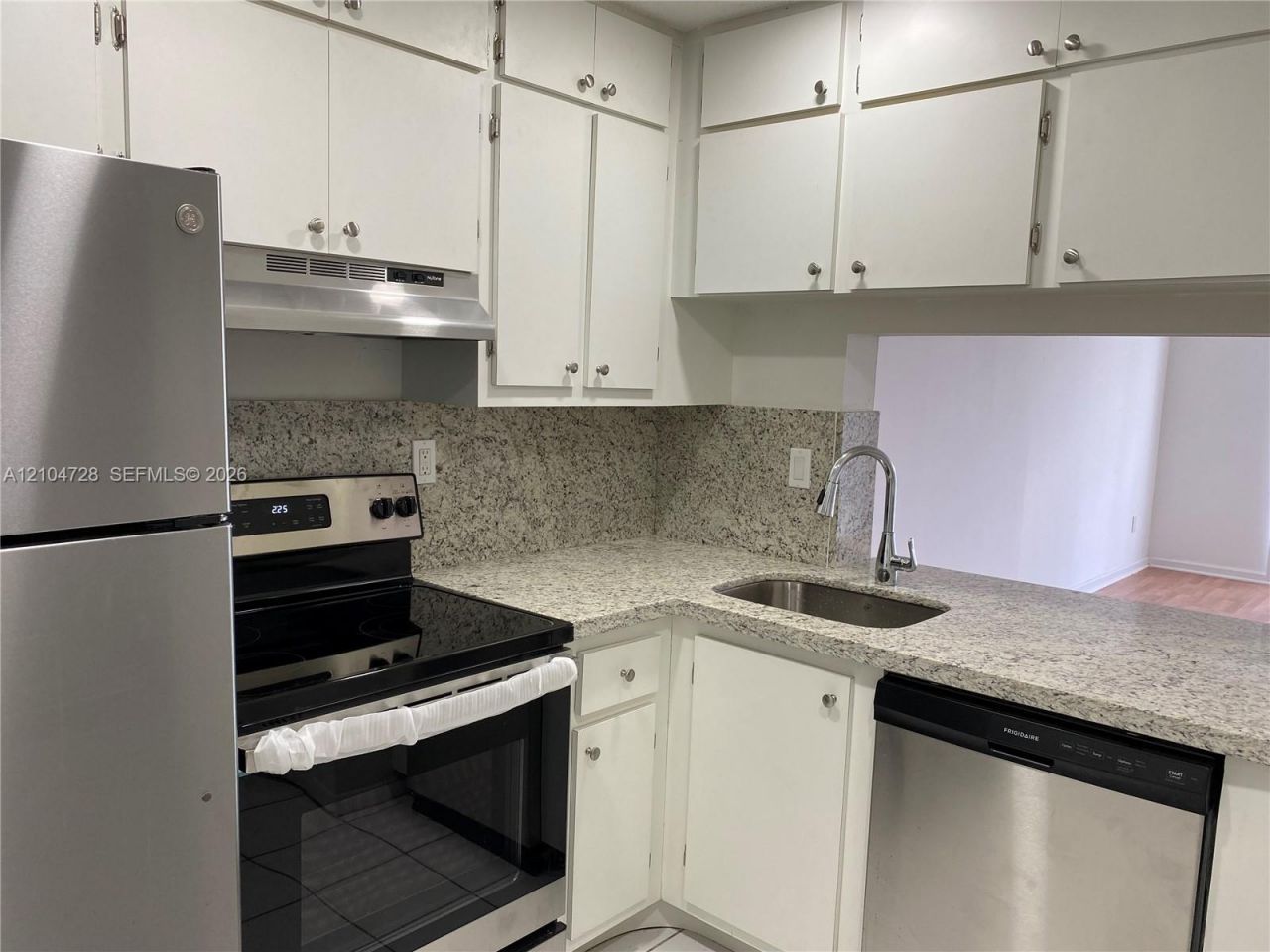 486 NW 165th St Rd , Unit B-307, Miami, FL 33169 Photo