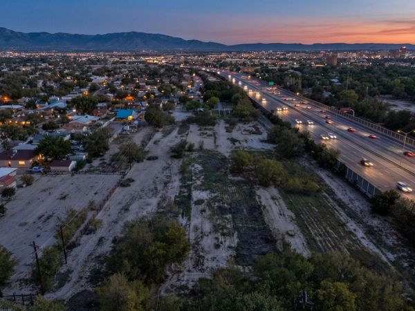 1207 San Antonio Street NW, Albuquerque, NM 87104
