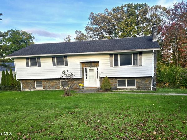 20 Hillcrest Drive, Ravena, NY 12143
