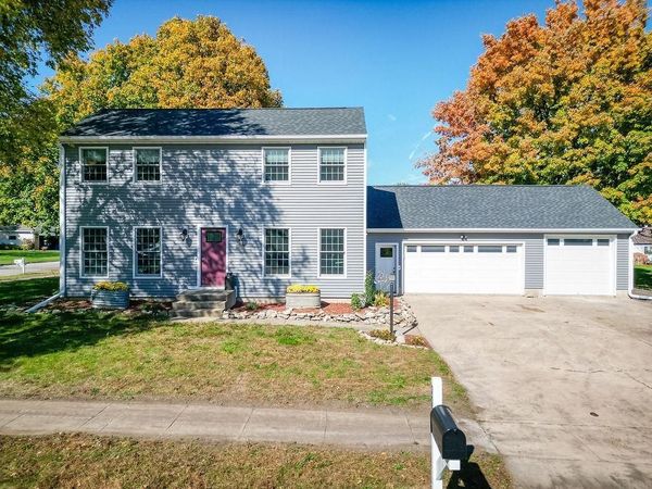 1518 Hickory Heights Drive, Waverly, IA 50677