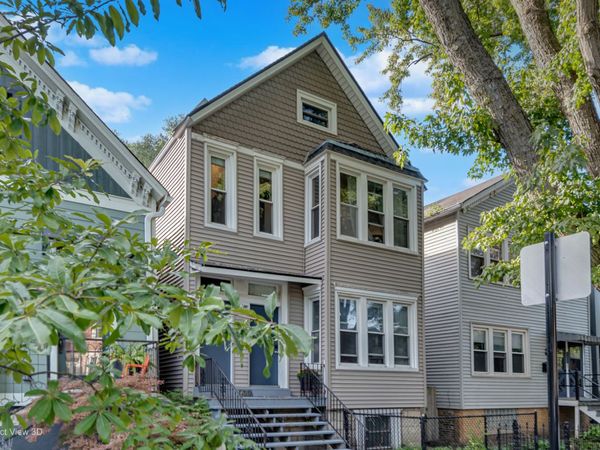 1644 N Mozart Streets, Chicago, IL 60647