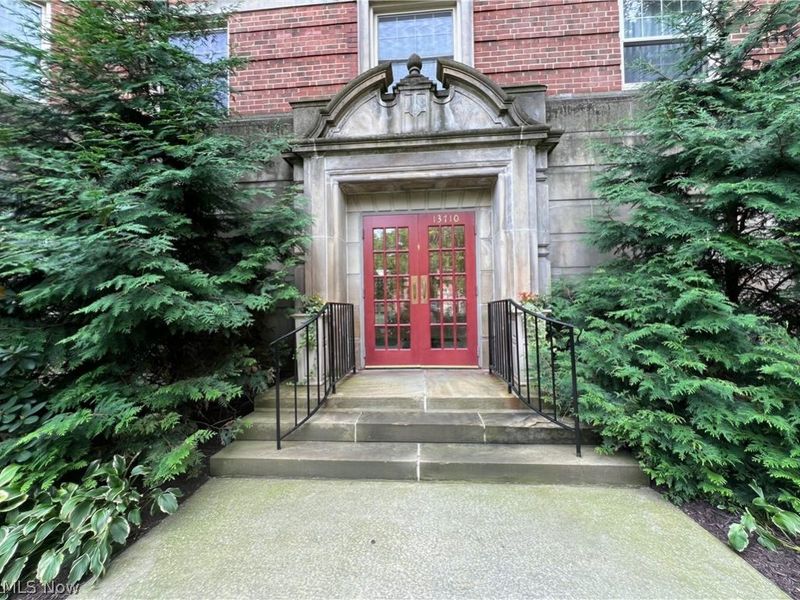 13710 Shaker Boulevard, Unit 706, Cleveland, OH 44120 Photo 2