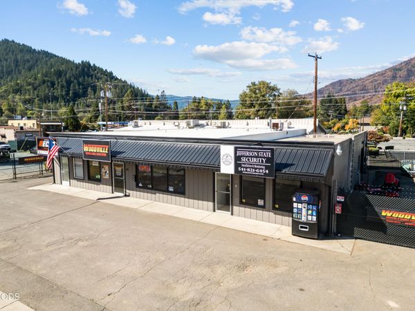 127 Oak Street, Rogue River, OR 97537