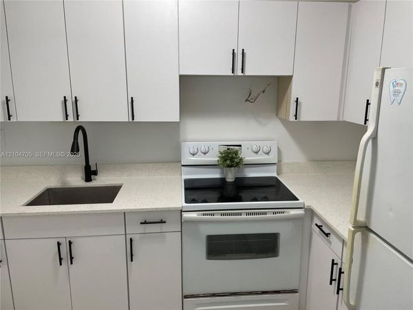 142 SW 18th Ave , Unit 19, Miami, FL 33135