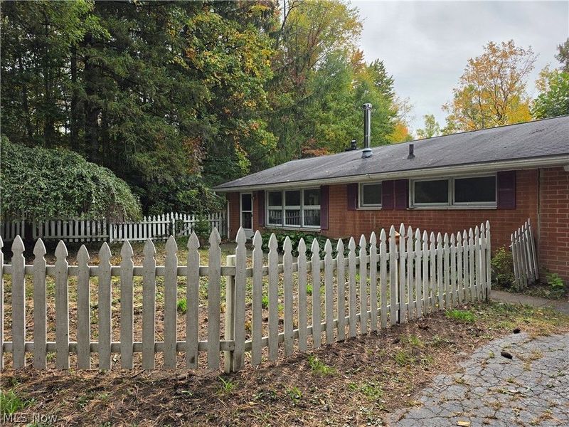 10057 Thwing Road, Chardon, OH 44024 Photo 4