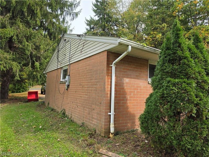 10057 Thwing Road, Chardon, OH 44024 Photo 6