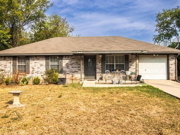 807 E 10th Street, Kemp, TX 75143