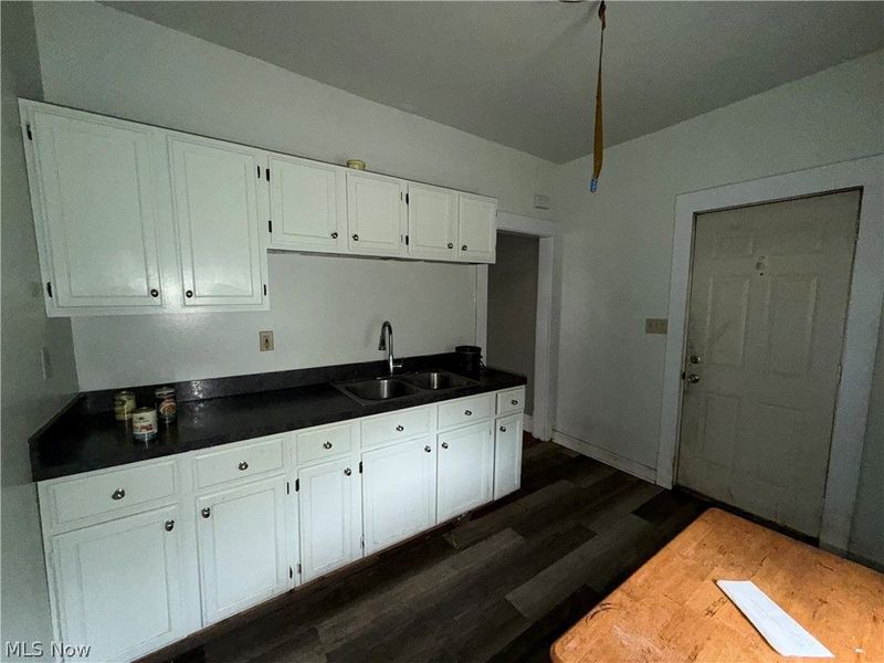 12709 Locke Avenue, Cleveland, OH 44108 Photo 9
