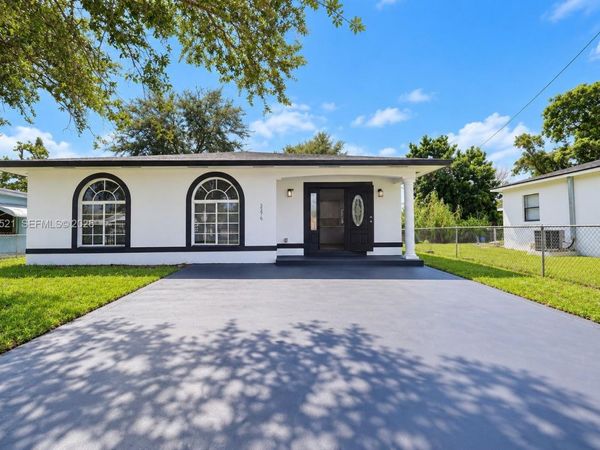 2276 NW 81st St , Miami, FL 33147