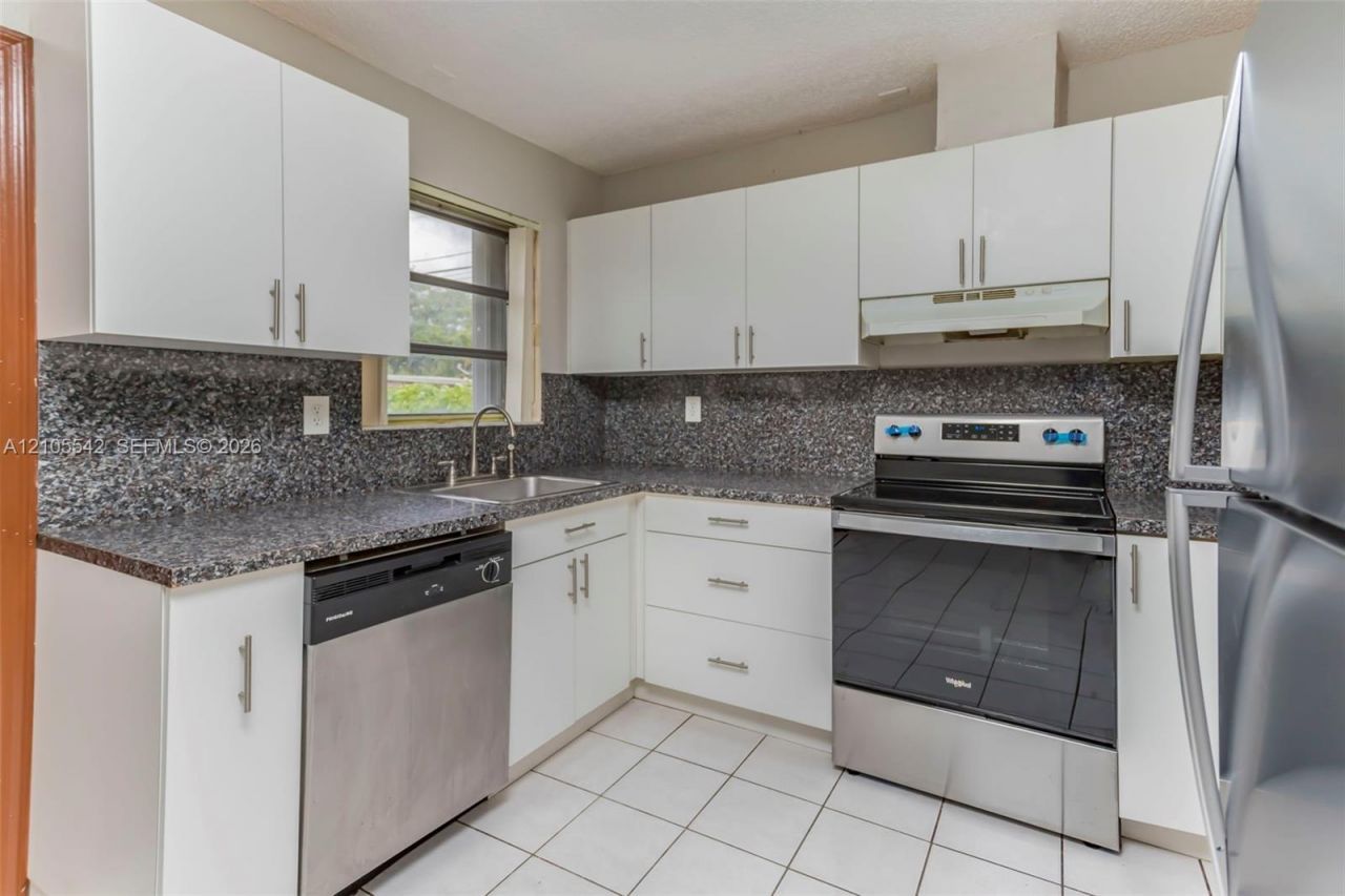 6333 Pierce St , Unit 2, Hollywood, FL 33024 Photo