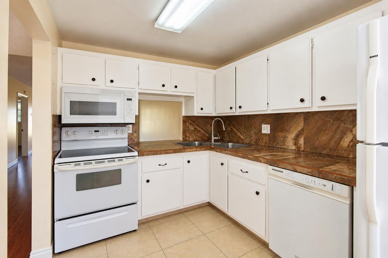 6070 NW 64th Avenue Nw, Unit 204, Tamarac, FL 33319 Photo