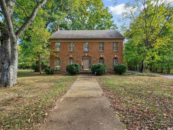 1107 Graymere Manor Rd, Columbia, TN 38401