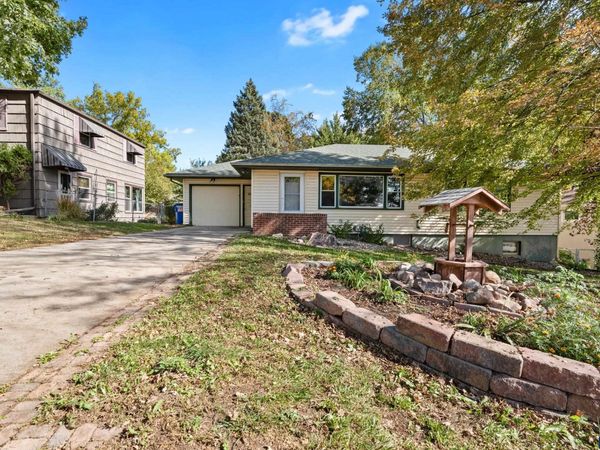 2616 S Center Ave, Sioux Falls, SD 57105