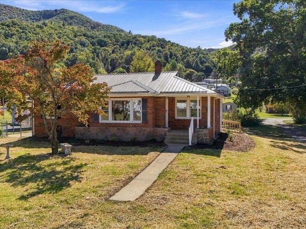 200 Dennis Cove Road, Hampton, TN 37658