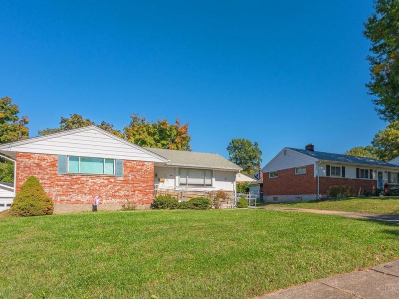 2613 Honeyhill Court, Reading, OH 45215 Photo 3