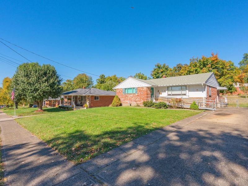 2613 Honeyhill Court, Reading, OH 45215 Photo 4