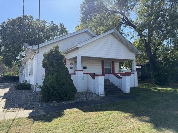 1823 W Main Street , Marion, IL 62959