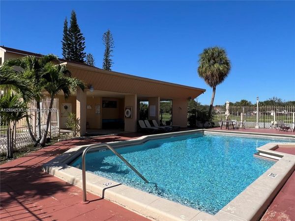 341 W Park Dr , Unit 106-15, Miami, FL 33172