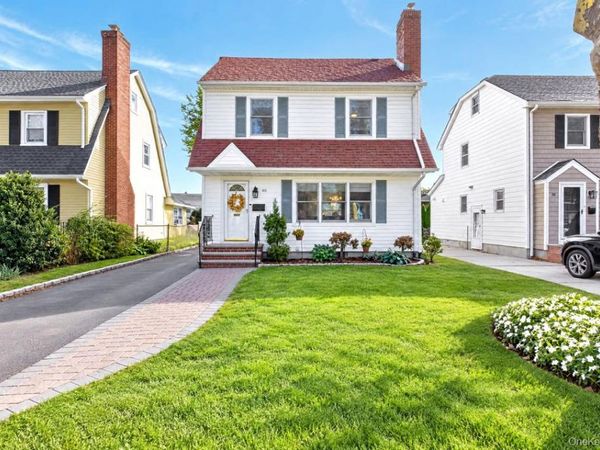 40 Cambridge Avenue , Garden City, NY 11530